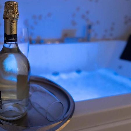 Al Chiaro Di Luna Luxury Suites Amalfi Coast Vietri Eksteriør bilde